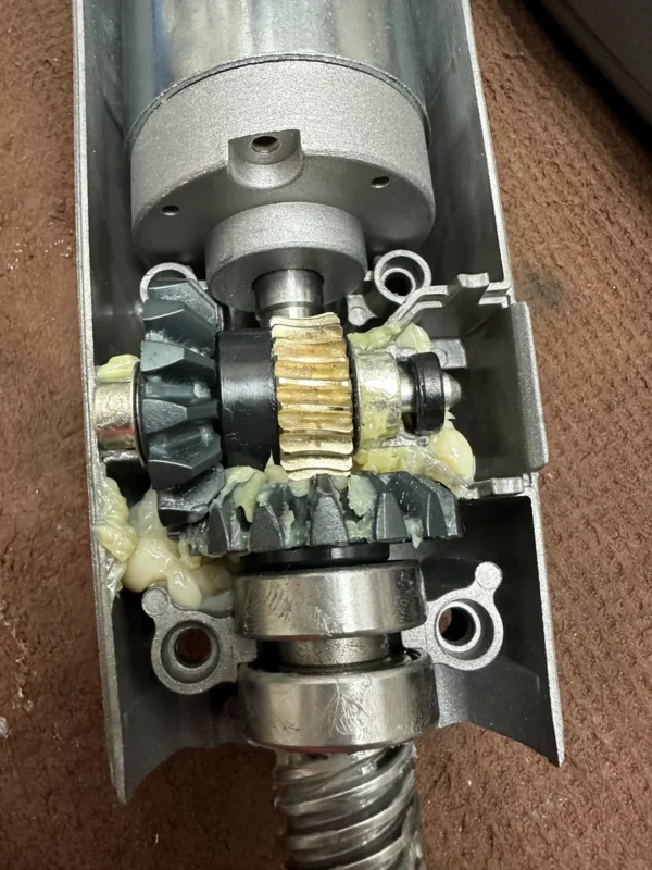 Motor Abatible TAU ARM250BR High Speed 24V DC (4) Motor Abatible TAU ARM250BR High Speed | 24V DC
